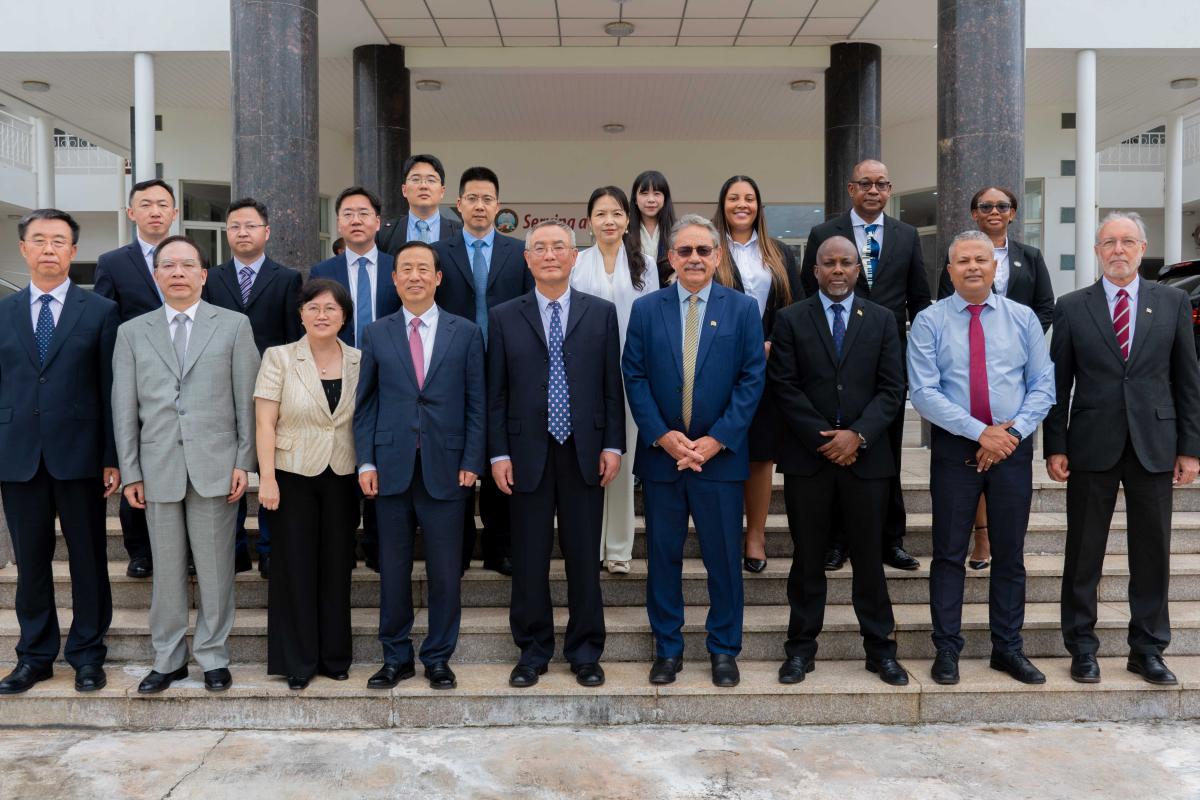 A group photo with the chinese delegation